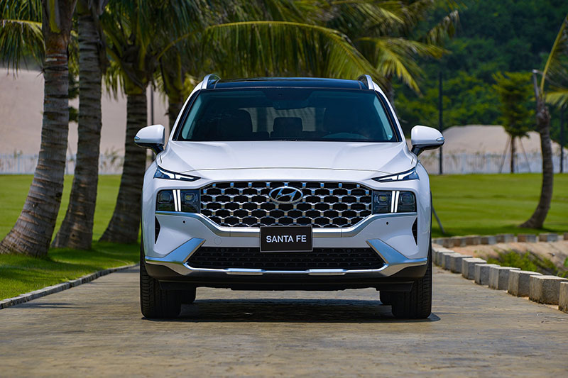 Hyundai-santafe-dau-cao-cap-mau-trang-1067x800