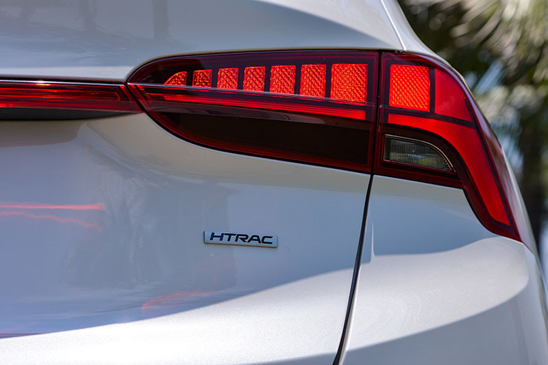 den-hau-xe-hyundai-santafe-2021-2022-muaxegiatot-vn-13