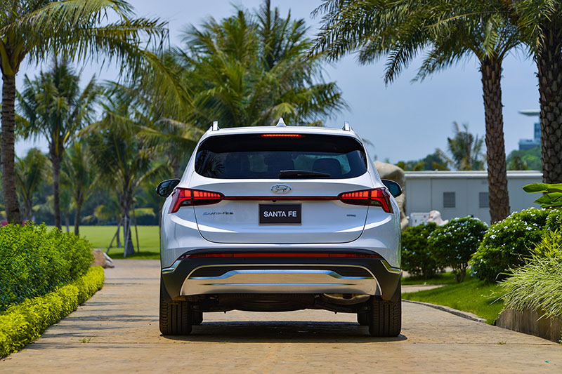 duoi-xe-hyundai-santafe-2021-2022-muaxegiatot-vn-18