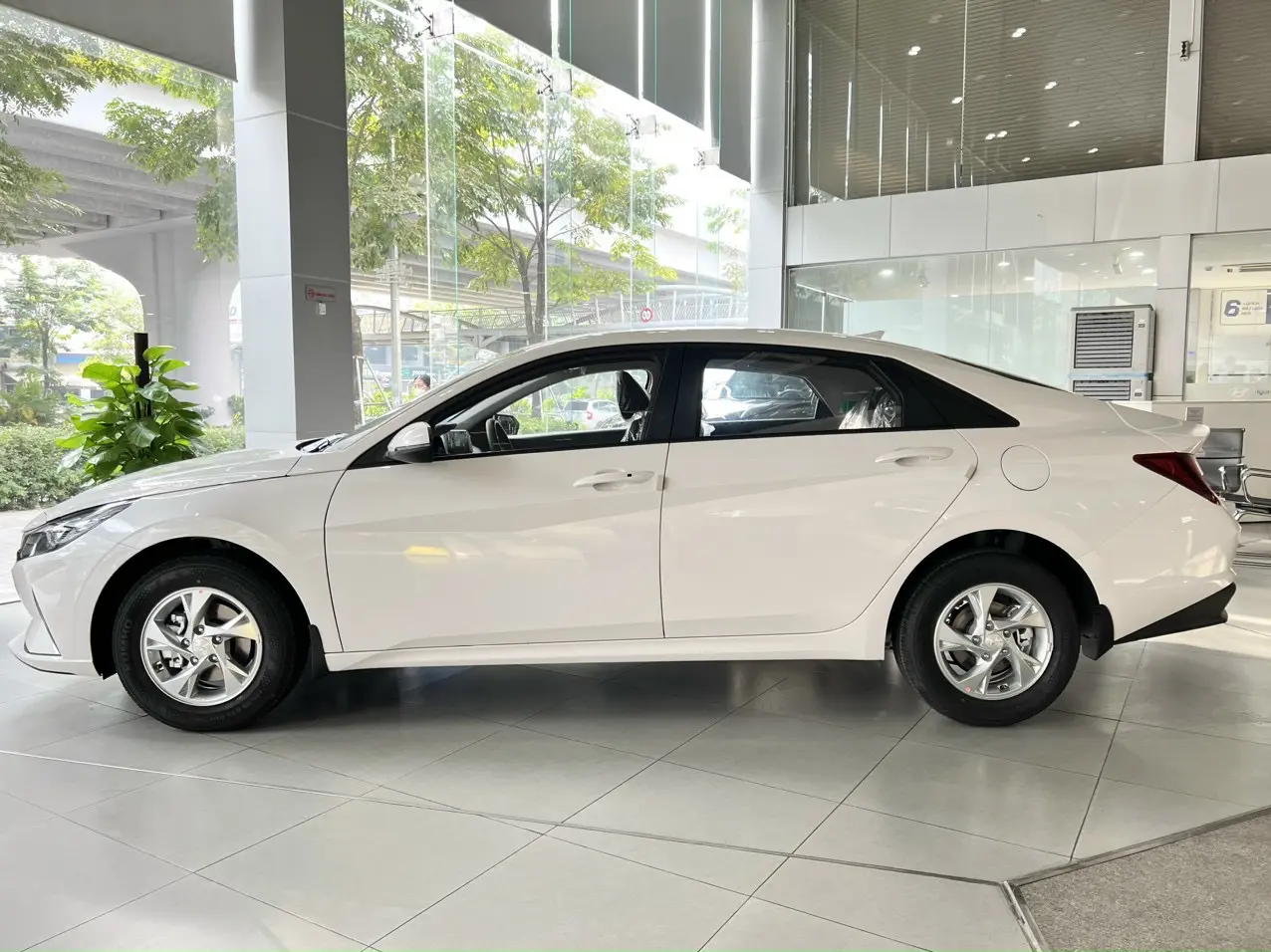 hyundai-giai-phong-elantra-1-6at3-2263881j23807