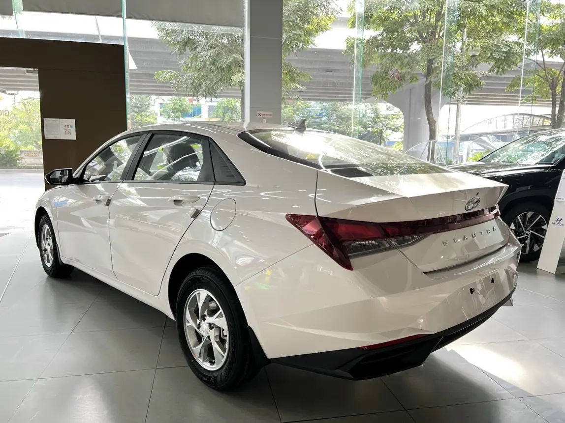 hyundai-giai-phong-elantra-1-6at4-2263883j23807
