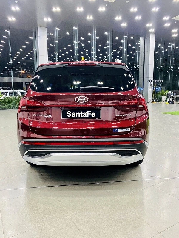hyundai-santafe-xang-cao-cap-mau-do-2022-duoi-xe-2073960j29147